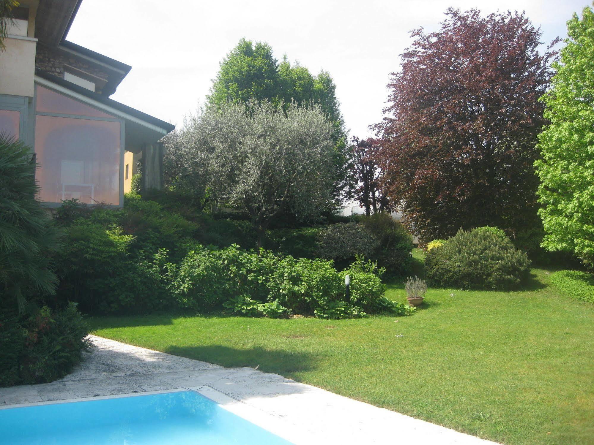 B&B Villa Adriano Desenzano del Garda Exterior foto